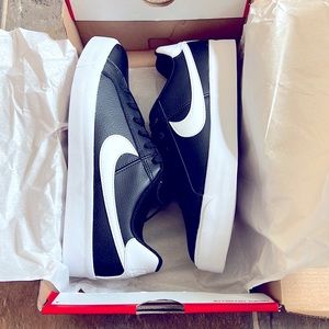 Nike women’s court royale ac